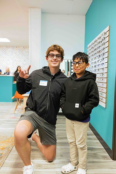 Arch Manning posing with a young student